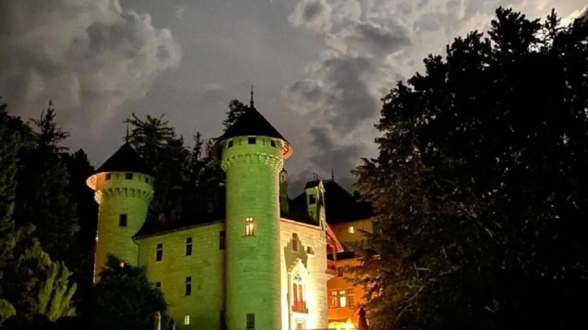 Castle With Pool In Serri Res En Chautagne 0*, Serrieres-en-Chautagne France